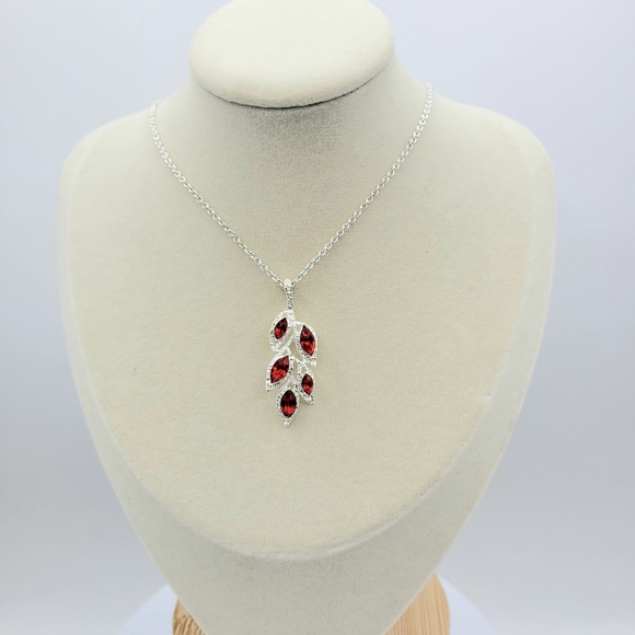 Elegant Silvertone Leaf Pendant with Red Rhinestones / Spring Clasp / New - Picture 3 of 4